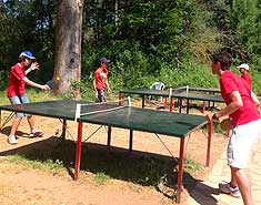 Ping-pong en La Casona del Prado.Campamento de verano en Segovia, Julio. 