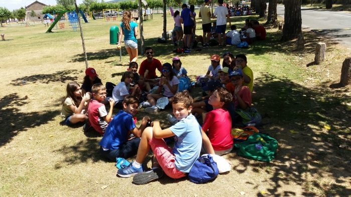 Grupo niños campamentos