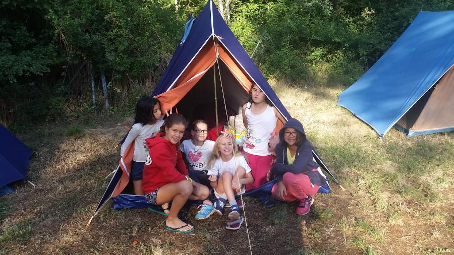 Grupo niños campamento de verano