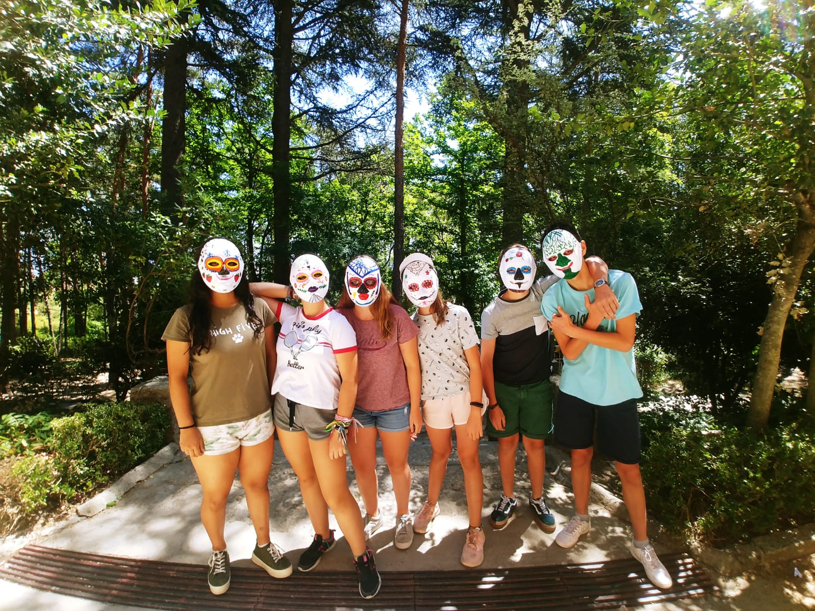 Taller de máscaras. Campamento de verano en Madrid Sierra Guadarrama