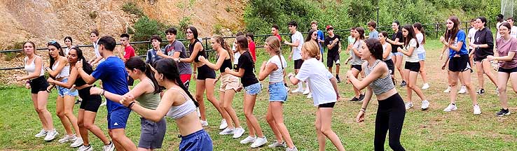 Juegos en grupo. Adolescentes y jovenes en Asturias.